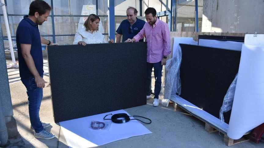 Comienza a instalarse el nuevo videomarcador en 'El Prado' de Talavera de la Reina