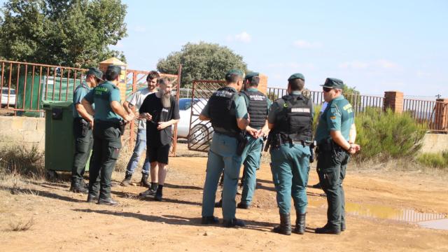 La Guardia Civil impide una fiesta de música electrónica en Sariegos