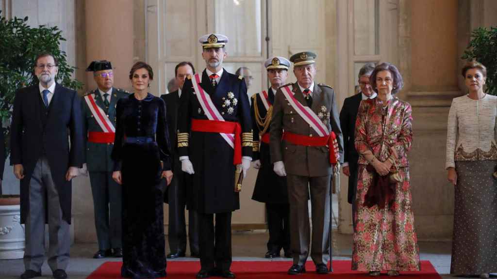 Felipe y Letizia junto a los reyes eméritos en una imagen de archivo.