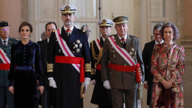 Felipe y Letizia junto a los reyes eméritos en una imagen de archivo.