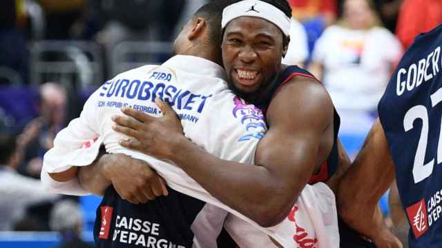 Yabusele celebra el pase de Francia a la final del Eurobasket