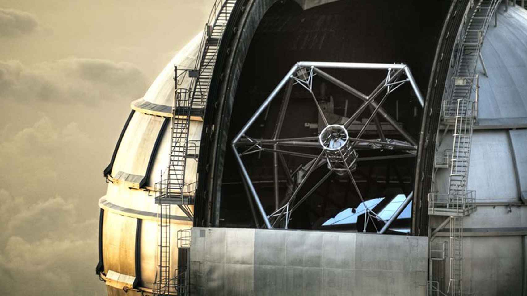 Gran Telescopio Canarias con la cúpula abierta. FOTO: Instituto de Astrofísica de Canarias (IAC)