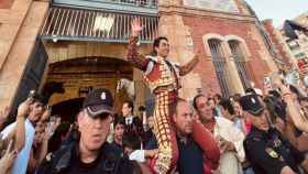 El matador de toros de Ledesma, Domingo López Chaves, abre la Puerta Grande de La Glorieta