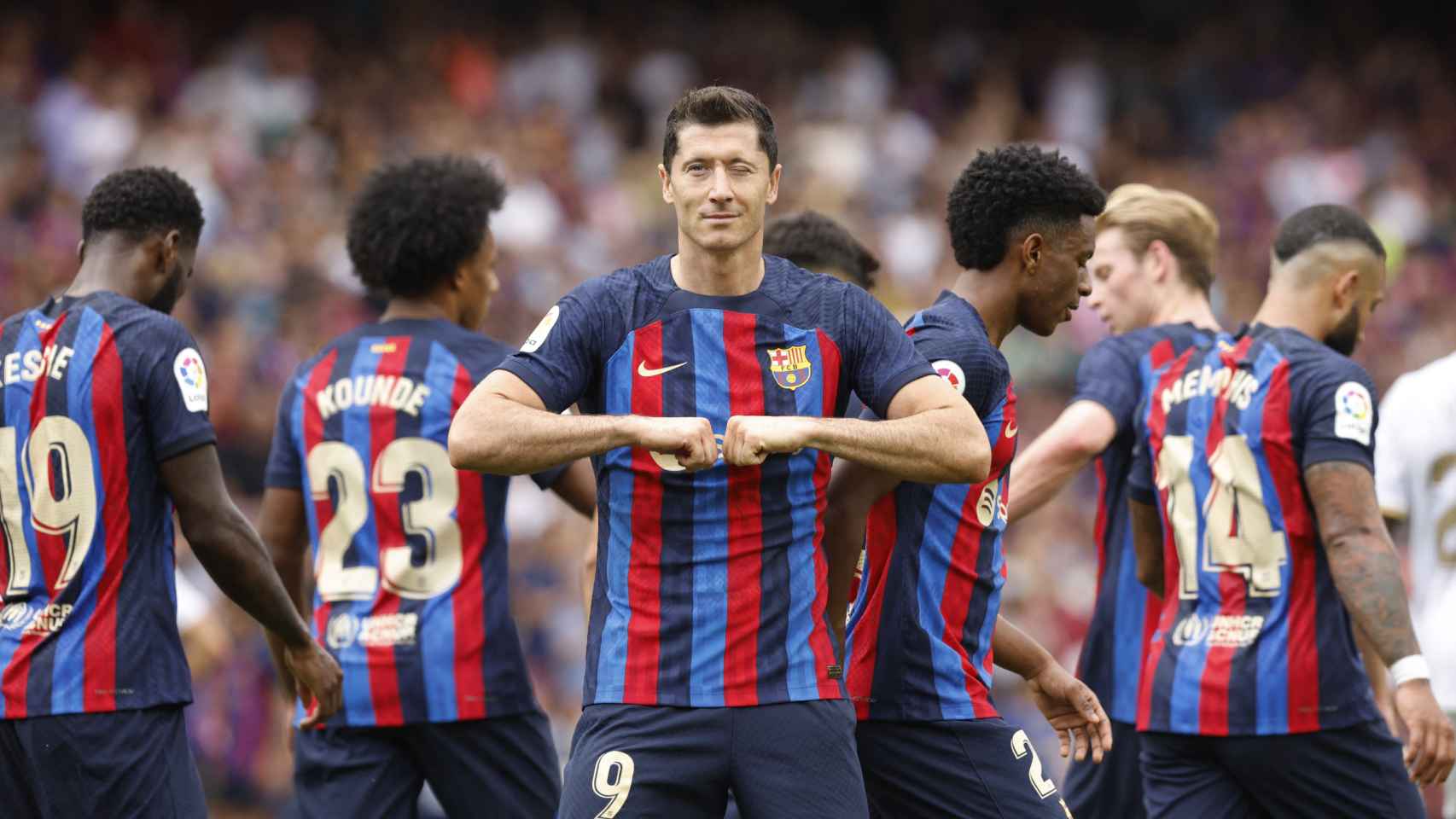 El Barça vence con contundencia al Elche con un gran Lewandowski y mete presión al Madrid thumbnail