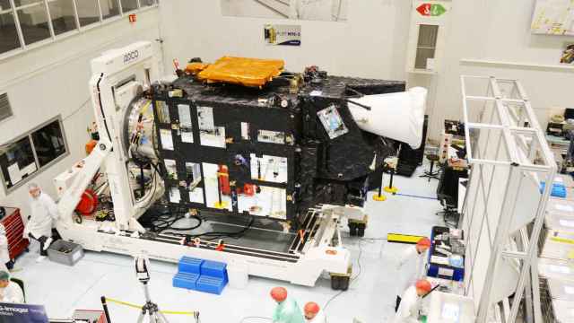 Meteosat de tercera generación en la sala blanca de Thales Alenia Space