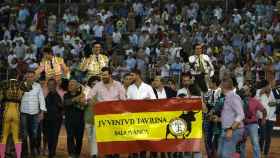 La Juventud Taurina, puntal de la Fiesta en Salamanca, acompaña a los matadores en la Puerta Grande