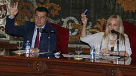 El que fuera vicealcalde de Alicante, Andrés Llorens, junto a la entonces alcaldesa Sonia Castedo.