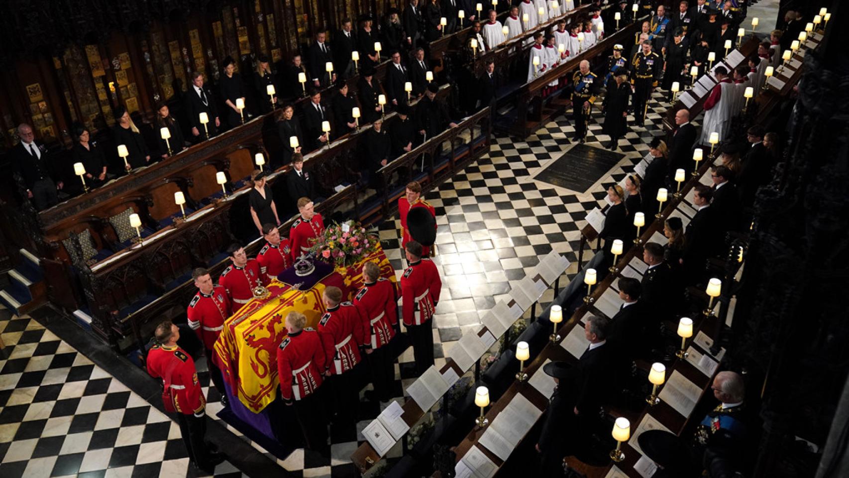 Funeral de Isabel II de Inglaterra, en directo | La reina ya está enterrada  en Windsor junto con su marido y sus padres