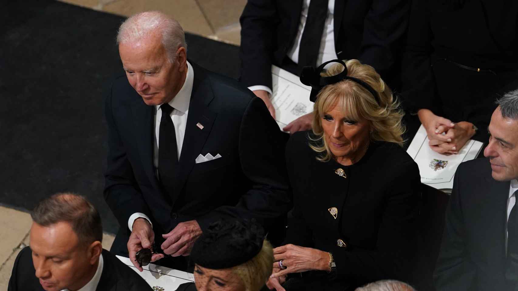Joe Biden y su mujer, Jill, durante la misa funeral en la abadía, este lunes 19 de septiembre.