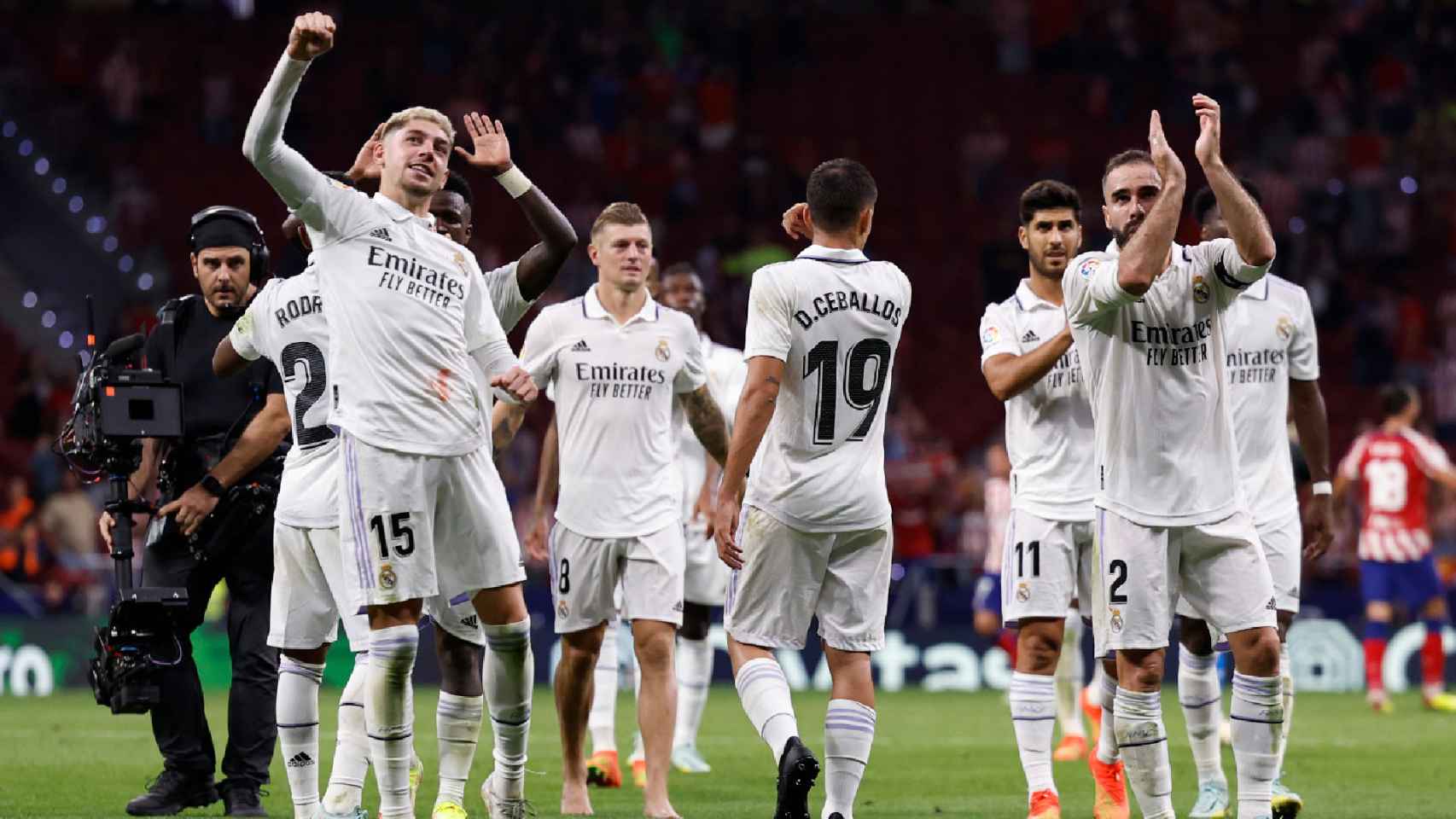 Los jugadores del Real Madrid celebran la victoria ante el Atlético.