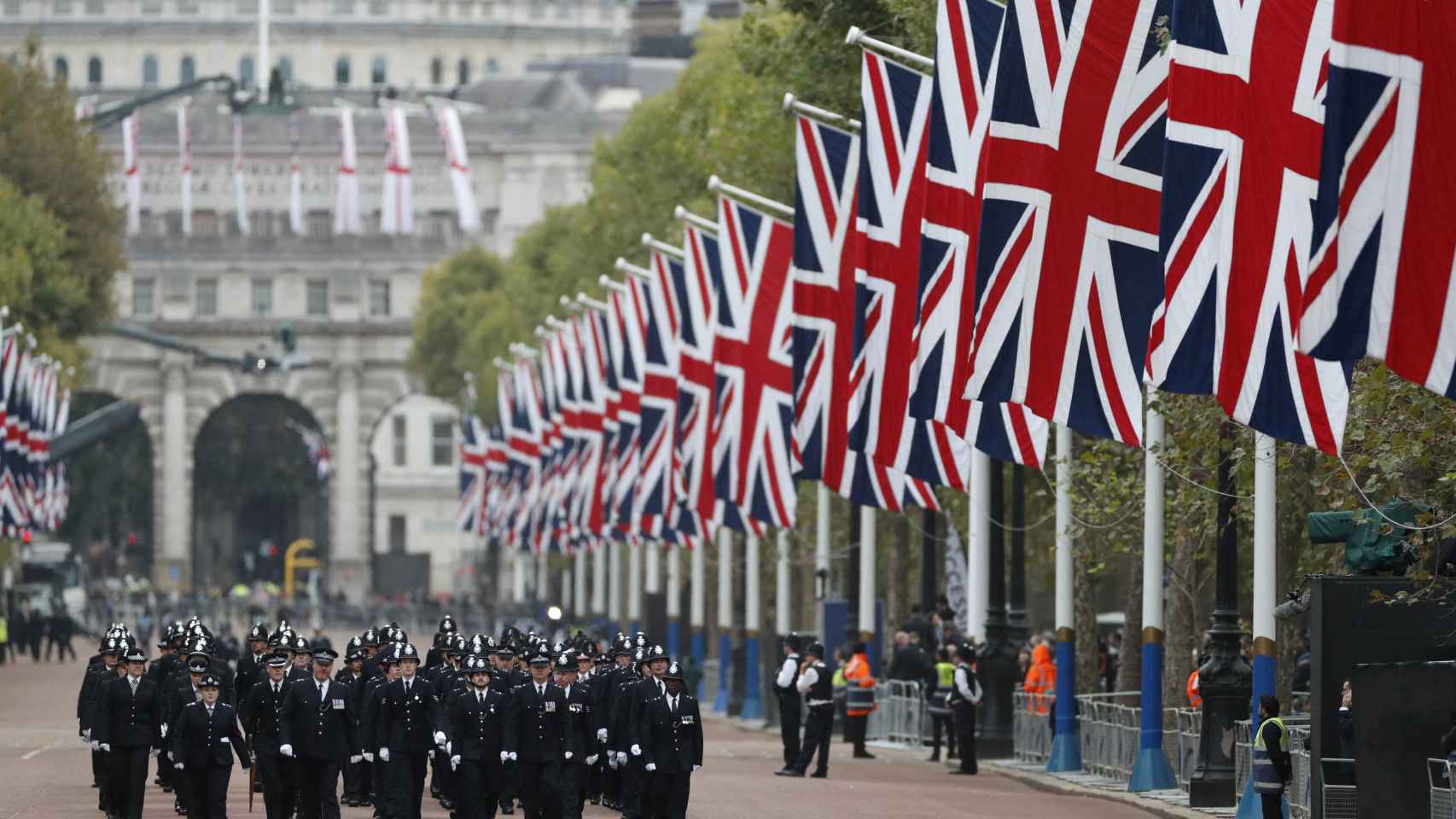 Funeral de Isabel II de Inglaterra, en imágenes | Cientos de personas salen a las calles de Londres para darle su último adiós