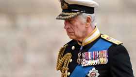 El rey Carlos III en el Servicio de compromiso de la Reina Isabel II en la Capilla de San Jorge.
