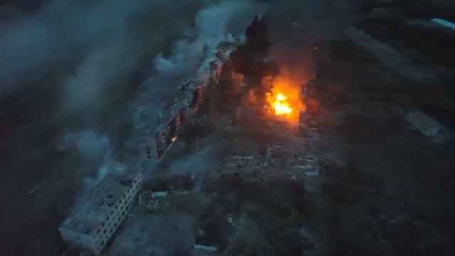 El drama de Zelenski: bombardea y destruye pueblos ucranianos para reconquistarlos