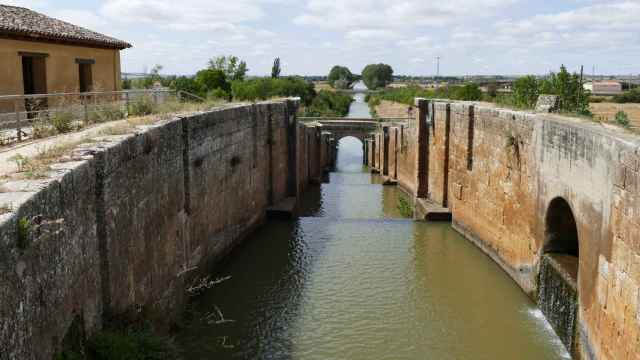 El Canal de Castilla a su paso por Frómista.