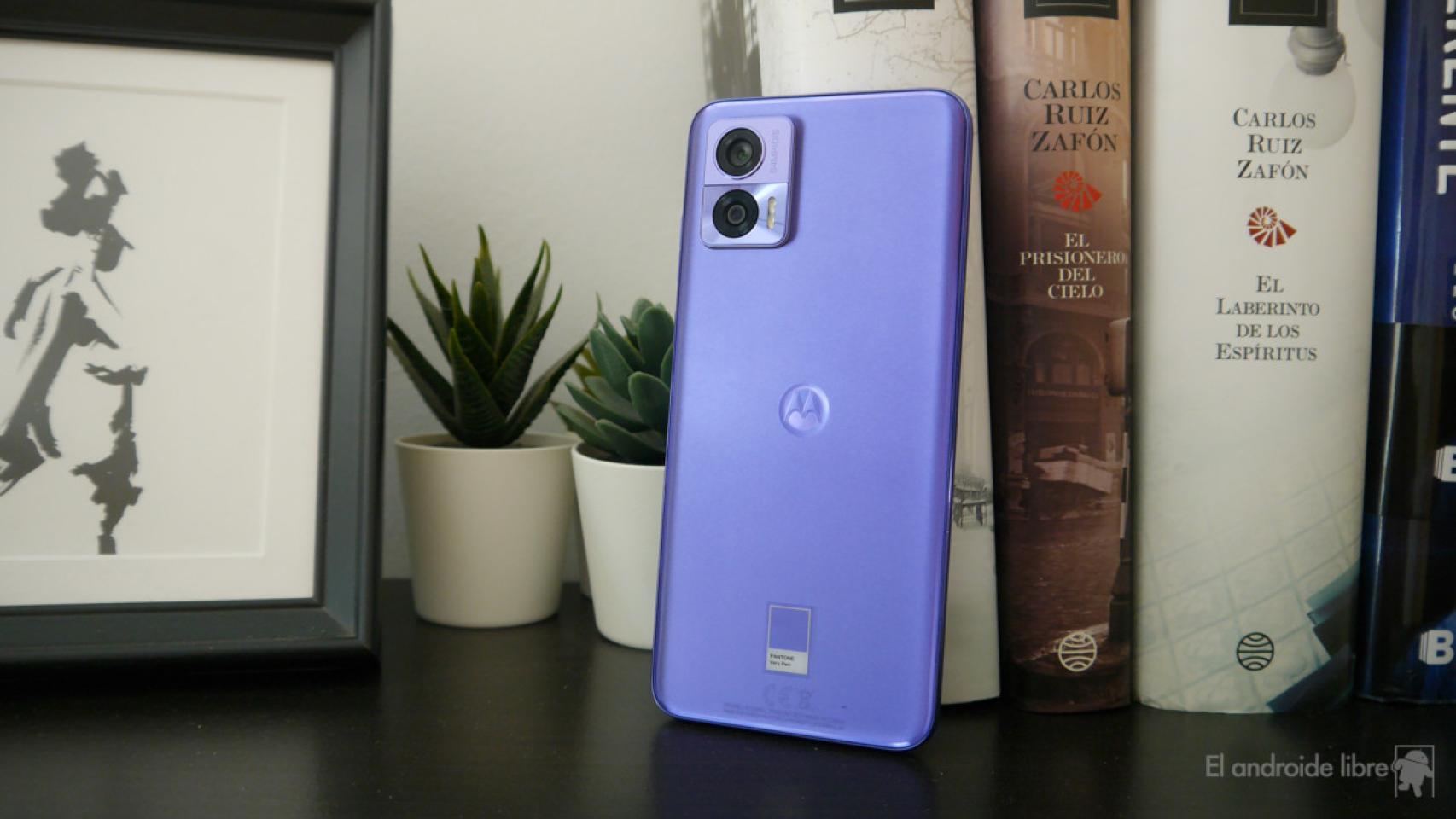 El Motorola Edge 30 Neo llega con un aspecto colorido y especificaciones de  gama media -  News