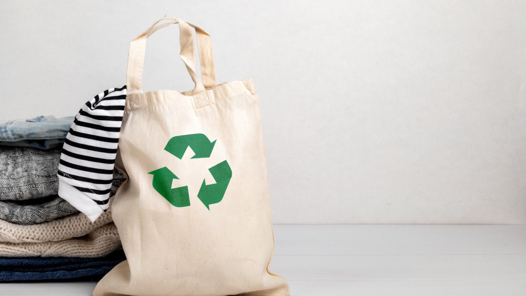 Ahorrar reciclando: 5 tiendas en que comprar ropa nueva a cambio de tu ropa usada