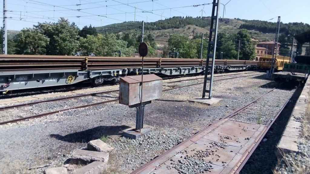 Acopio de material para las obras de la línea ferroviaria Torralba-Soria.