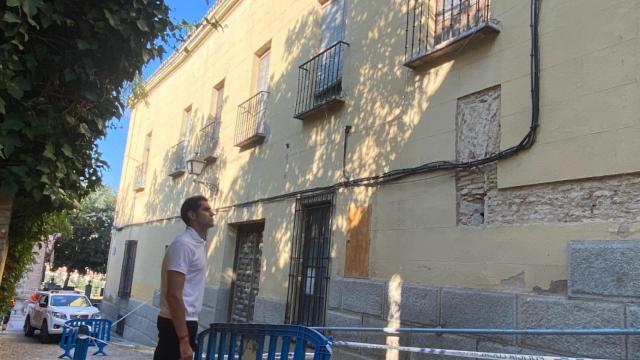 Julio Comendador junto al antiguo hospital de San Juan de Dios.