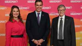 Pedro Sánchez, presidente del Gobierno, junto a Bill y Melinda Gates, al inicio del evento 'Goalkeepers' 2022, en Nueva York.