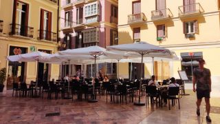 Terraza del restaurante de la Plaza Mitjana, en el Centro de Málaga.