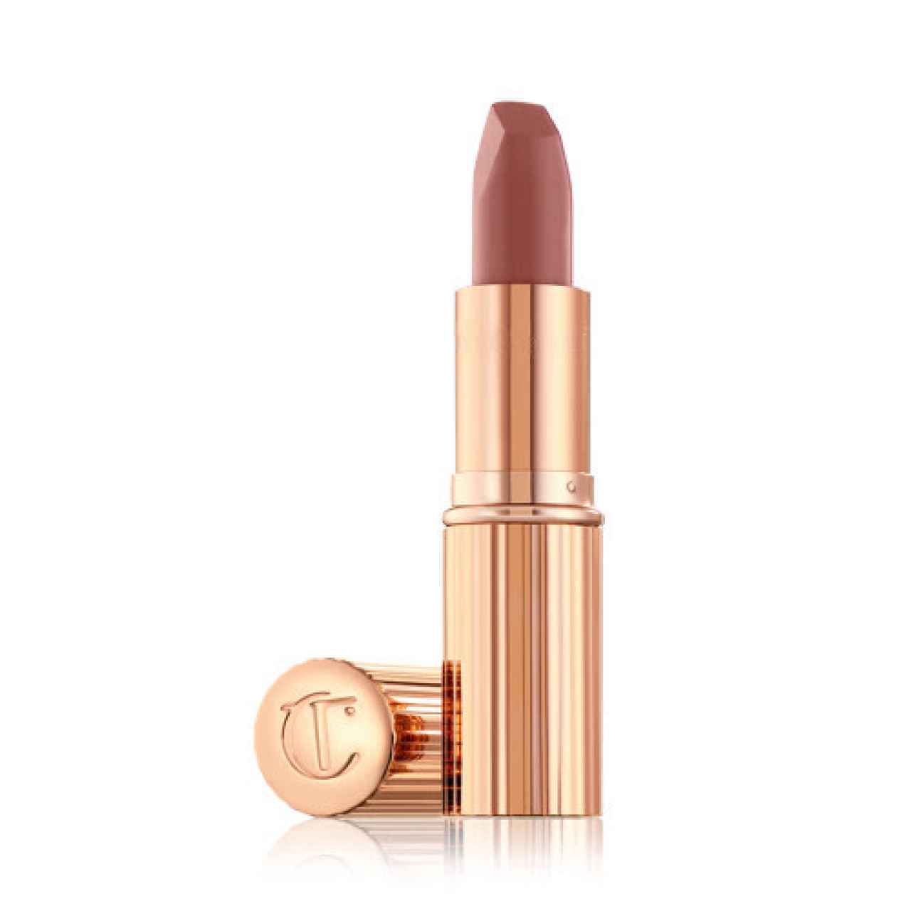 Matte Revolution in the shade Very Victoria, by Charlotte Tilbury (€32).