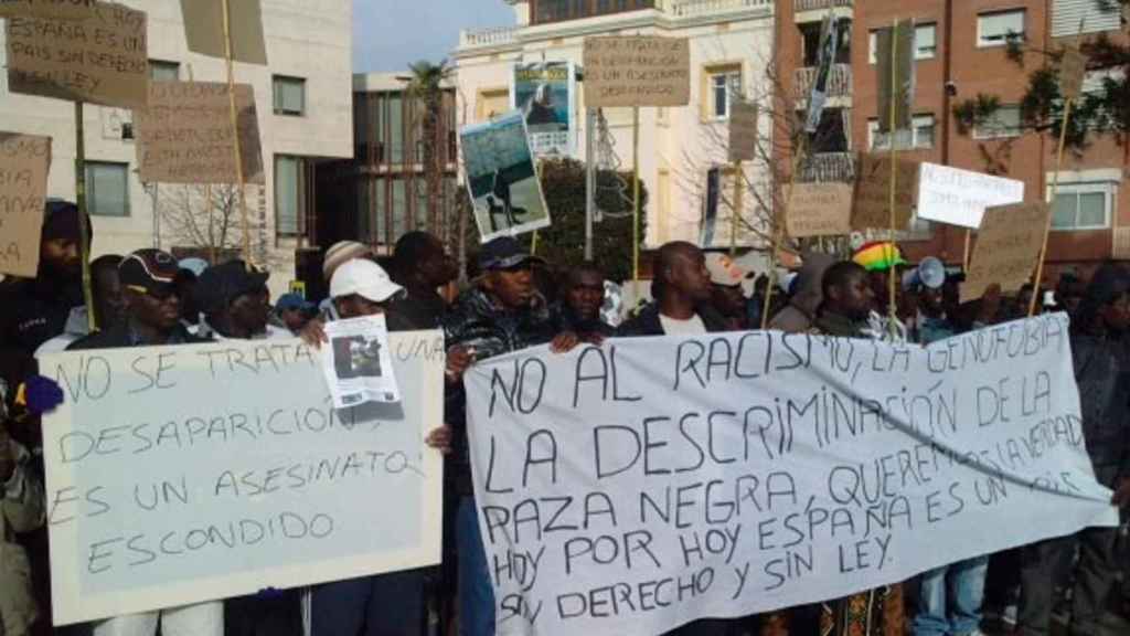 Dozens of Africans protesting in Villacarrillo after the mysterious disappearance of Tidiany Coulibaly in 2013.