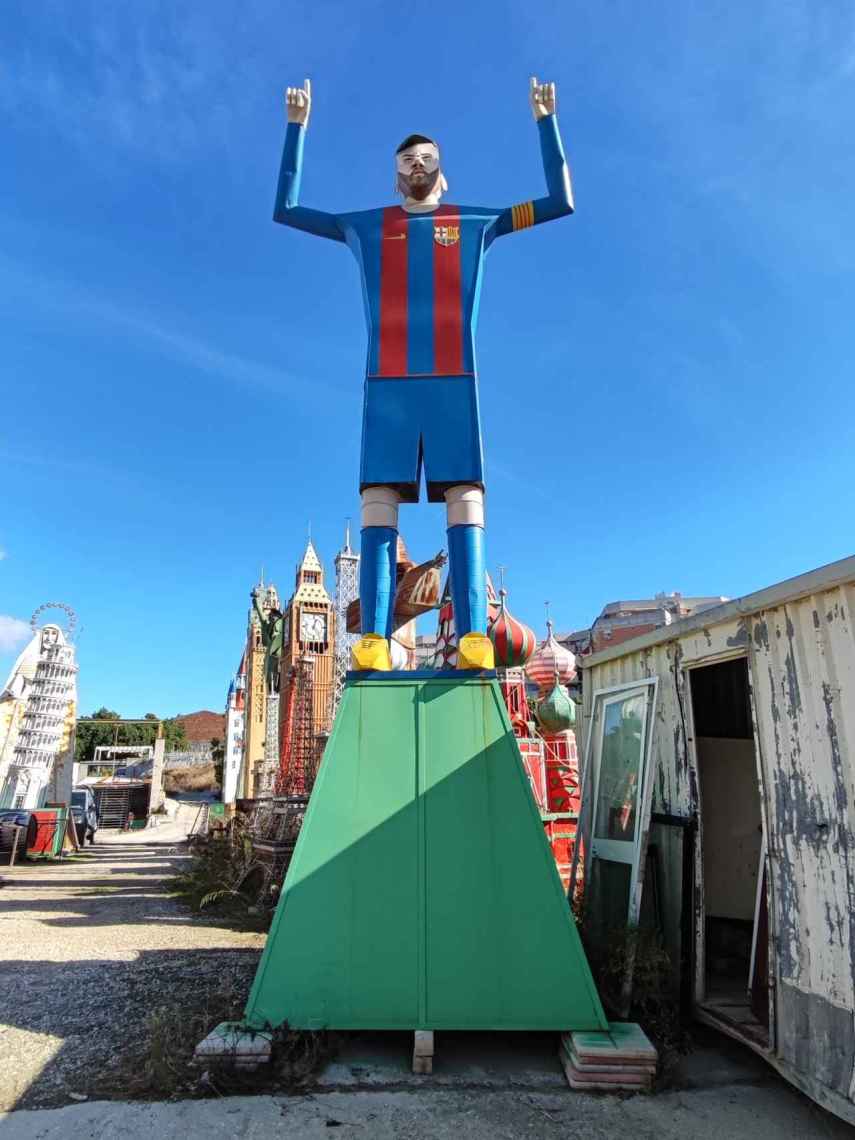 El Messi monumento que muchos culés creen que es.