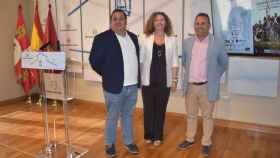 El alcalde de Boecillo, Raúl Gómez; la concejala de Cultura, Cristina Gil; y el diputado de Contratación, Alfonso Romo