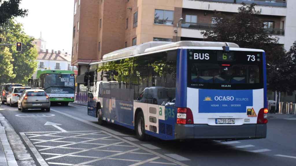 Un autobús urbano en Valladolid en el Día Sin Coche