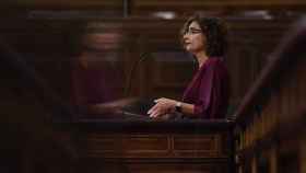 La ministra de Hacienda, María Jesús Montero, interviene durante una sesión plenaria, en el Congreso de los Diputados