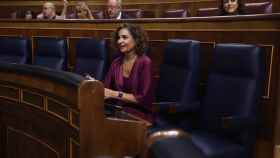 La ministra de Hacienda, María Jesús Montero, durante una sesión plenaria, en el Congreso de los Diputados
