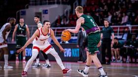 Alberto Díaz ordenando el juego ante el Prometey (Ucrania)