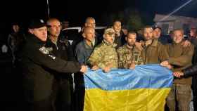 Varios de los miembros del Batallón Azov que han sido liberados.