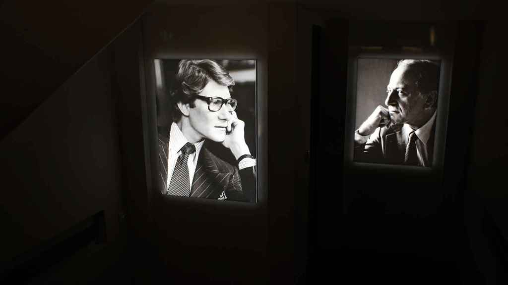 Fotografías de Yves Saint Laurent y Pierre Bergé, en el museo Yves Saint Laurent, en París.