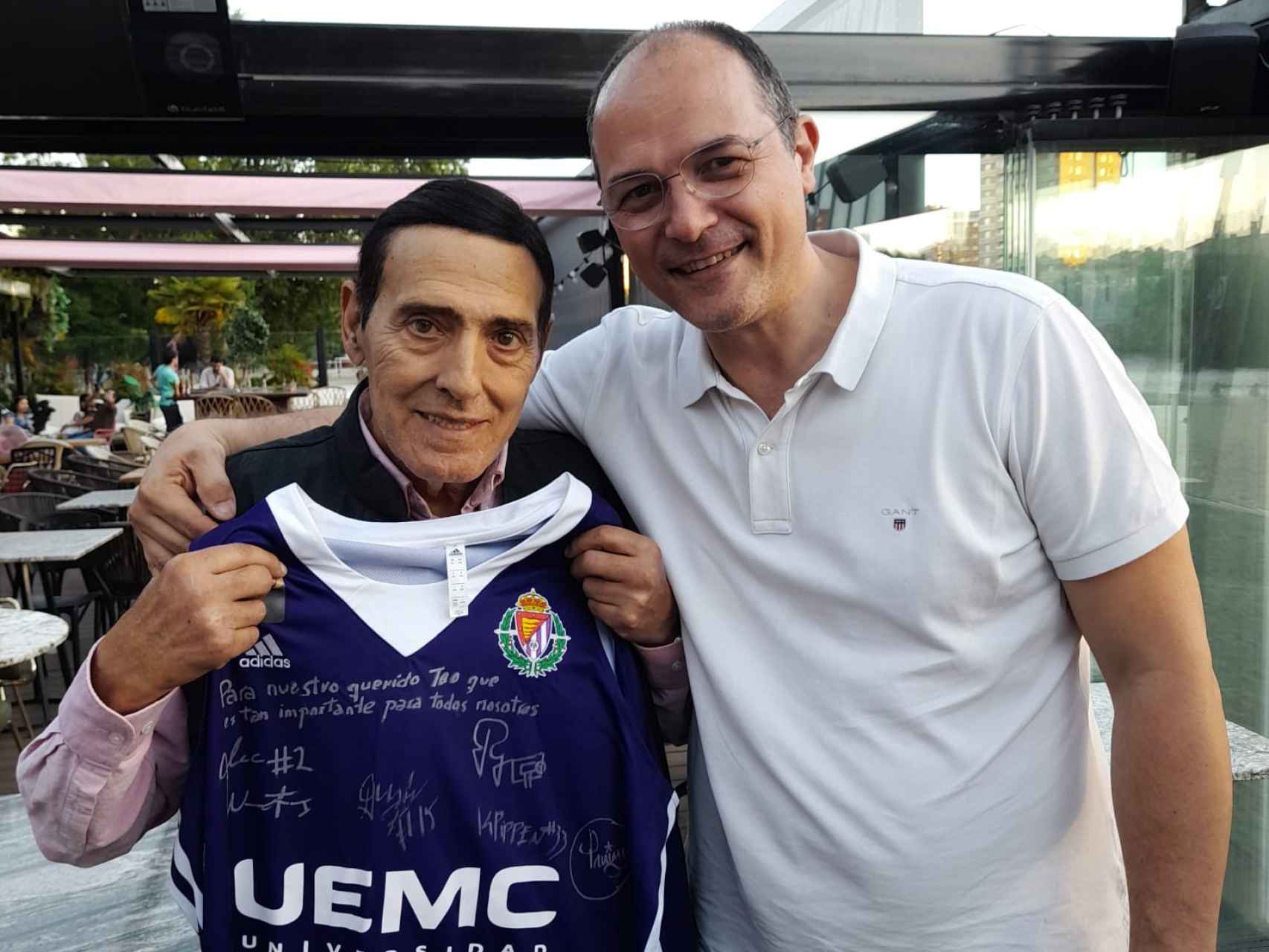 Teo Hernández junto al presidente Alejandro G. Pellitero el pasado mes de junio