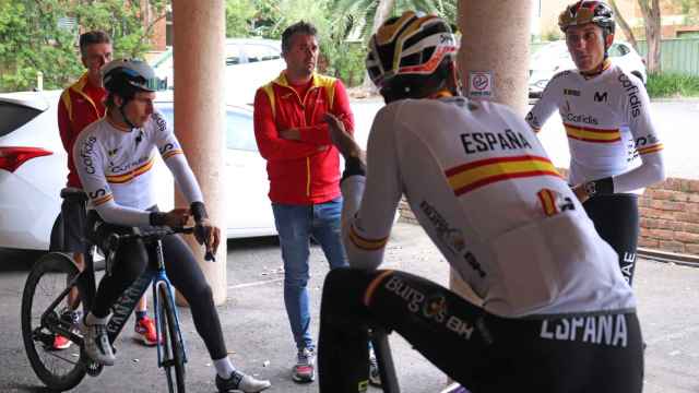 La selección española de ciclismo, con Marc Soler, Iván García Cortina y Pascual Momparler, en Wollongong 2022