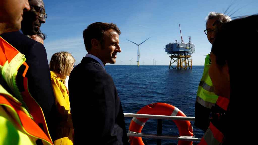 Emmanuel Macron, durante su visita este jueves al parque eólico marino de Saint Nazaire