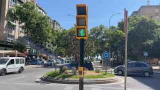El semáforo de Chiquito de la Calzada en Málaga vuelve a funcionar: "¡Al ataqueeerrr!"