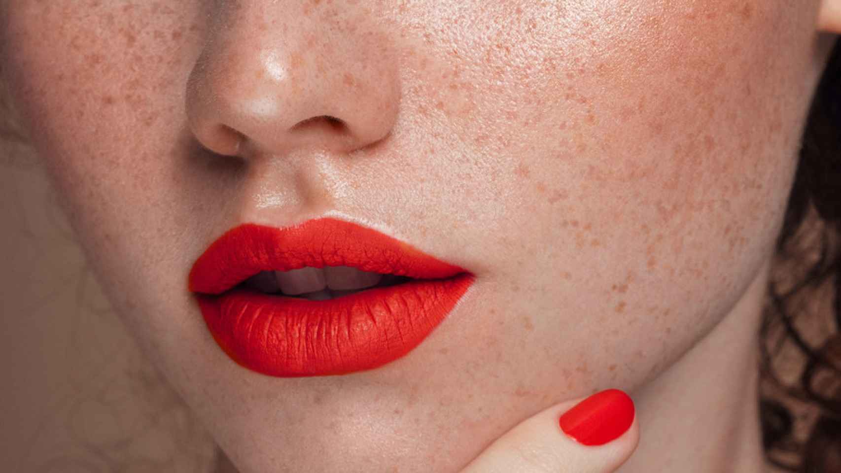 8 labiales rojos que llevarás tanto de día como de noche