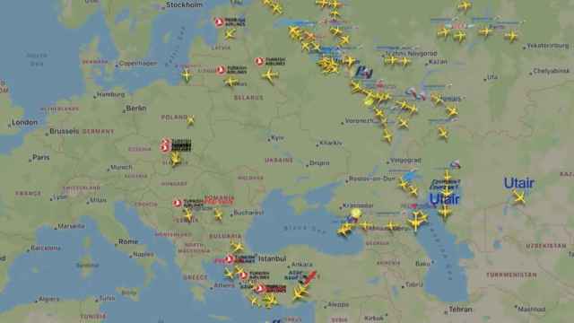 Mapa de vuelos de Flightradar24 de Moscú y San Petersburgo.