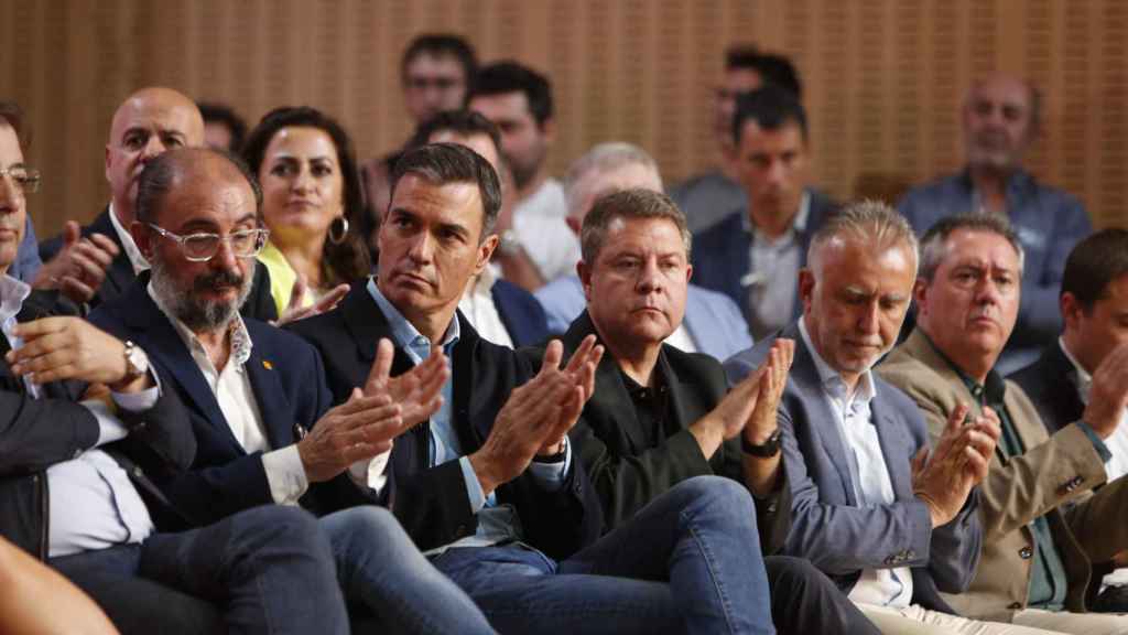 Pedro Sánchez junto a Emiliano García-Page en la última reunión del Consejo Político Federal del PSOE.