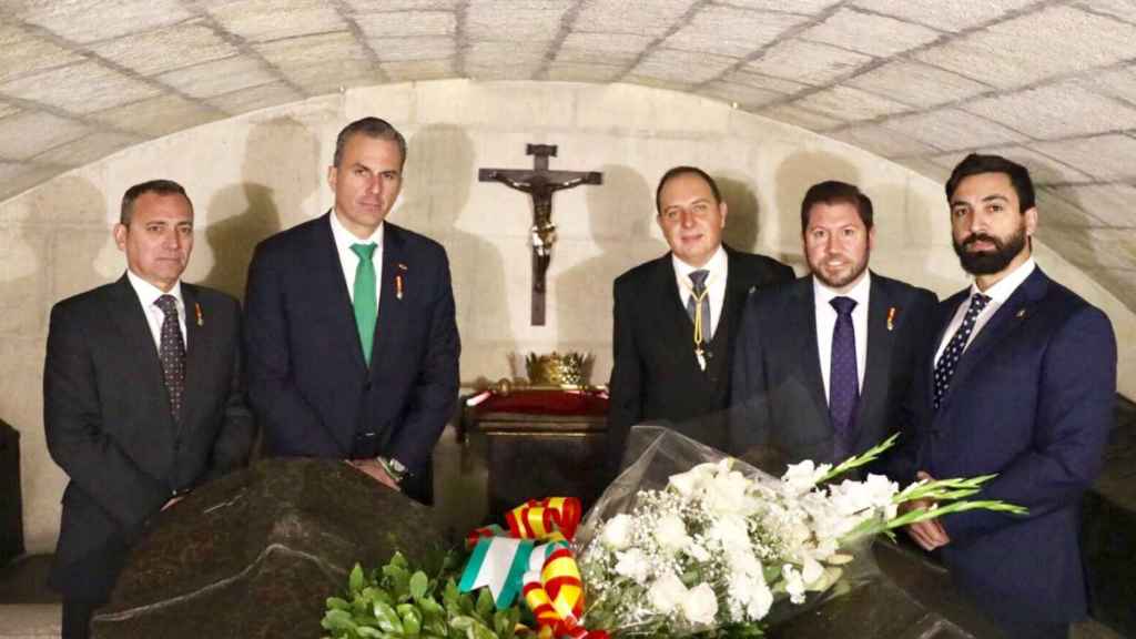 Javier Ortega Smith y Tomás Fernández conmemoran la Toma de Granada, en 2020.