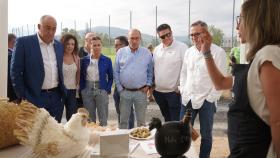 Visita a uno de los puestos de la Feria de Alimentos de Segovia