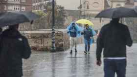 Alerta por las lluvias: cientos de llamadas en Tarragona y Canarias cierra los colegios