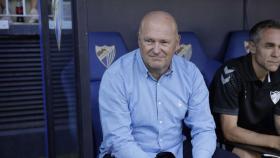 Pepe Mel en el banquillo del Málaga CF