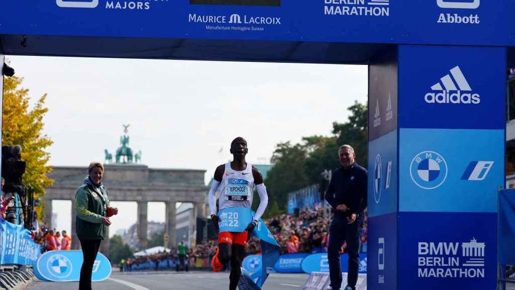 Eliud Kipchoge, ganador del Maratón de Berlín 2022 con un tiempo de 2:01:09