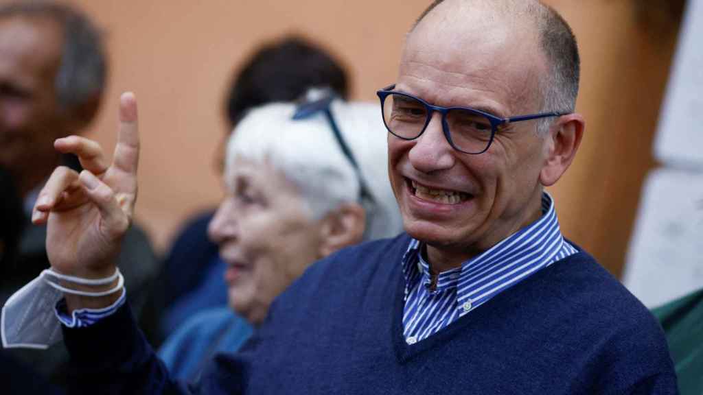 Enrico Letta ejerce su derecho al voto este domingo en las elecciones italianas.