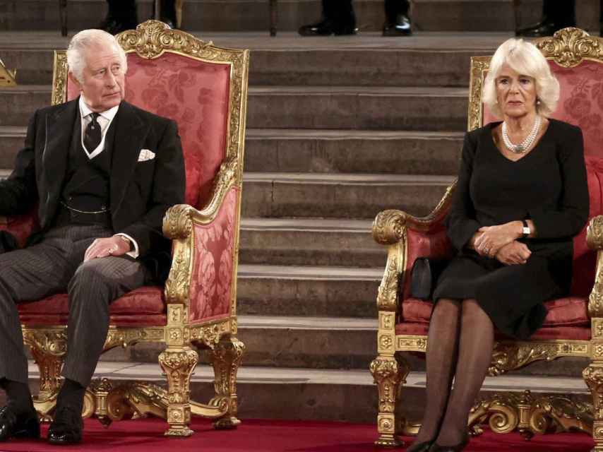 Carlos III y la reina consorte tras la muerte de Isabel II.
