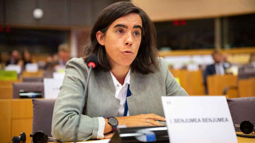 La eurodiputada del PP, Isabel Benjumea, durante su pregunta a Gentiloni este lunes en la Eurocámara