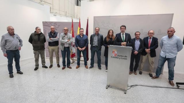 El consejero de Medio Ambiente, Vivienda y Ordenación del Territorio, Juan Carlos Suárez-Quiñones, presenta las nuevas actuaciones de depuración de aguas